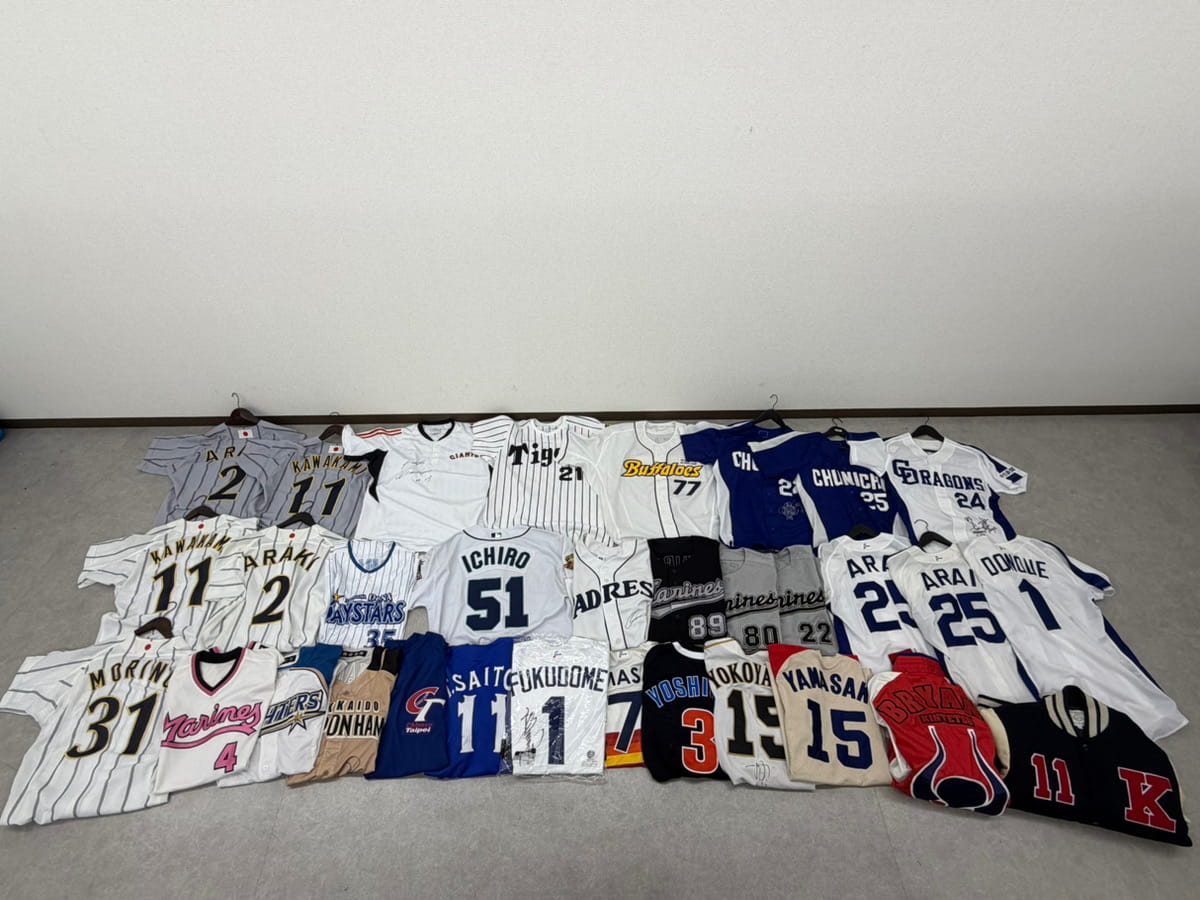 買取した大量のユニフォーム